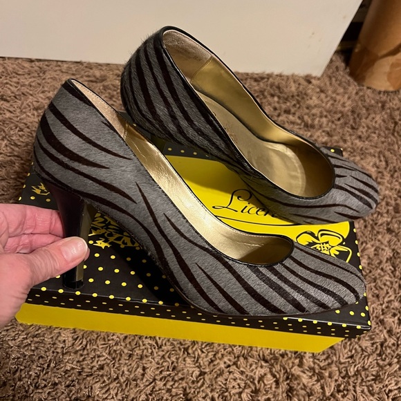 Poetic License grey mohair with brown zebra striping. Size 9. - Picture 10 of 10